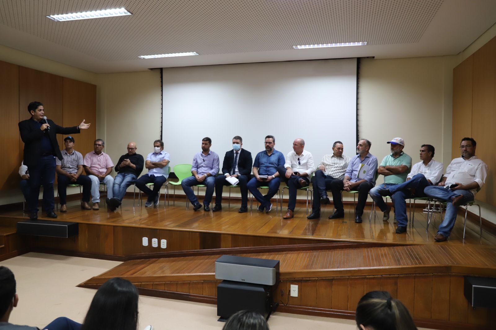 Aguardando alinhamento com Rondônia e para evitar desgaste, governo do Acre adia decreto do ICMS do boi